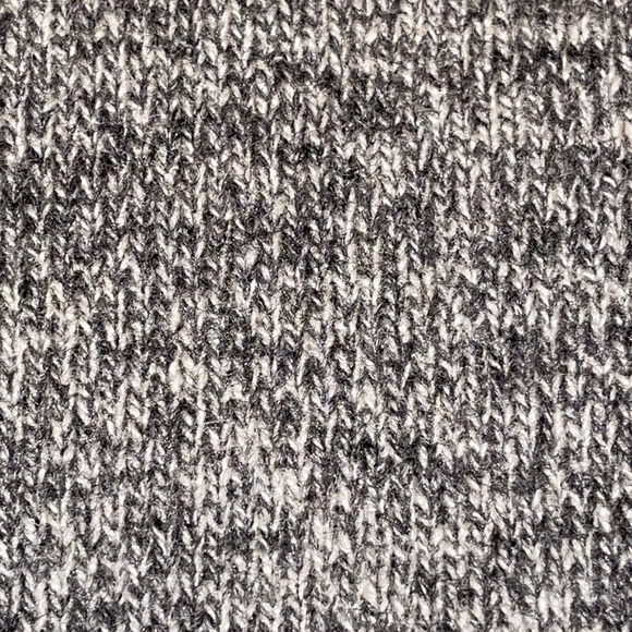 H and M Men’s Gray Heather Pullover Sweater - Picture 6 of 7